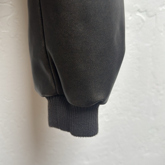 Zara women’s black cropped bomber faux leather NWT S - Picture 4 of 7